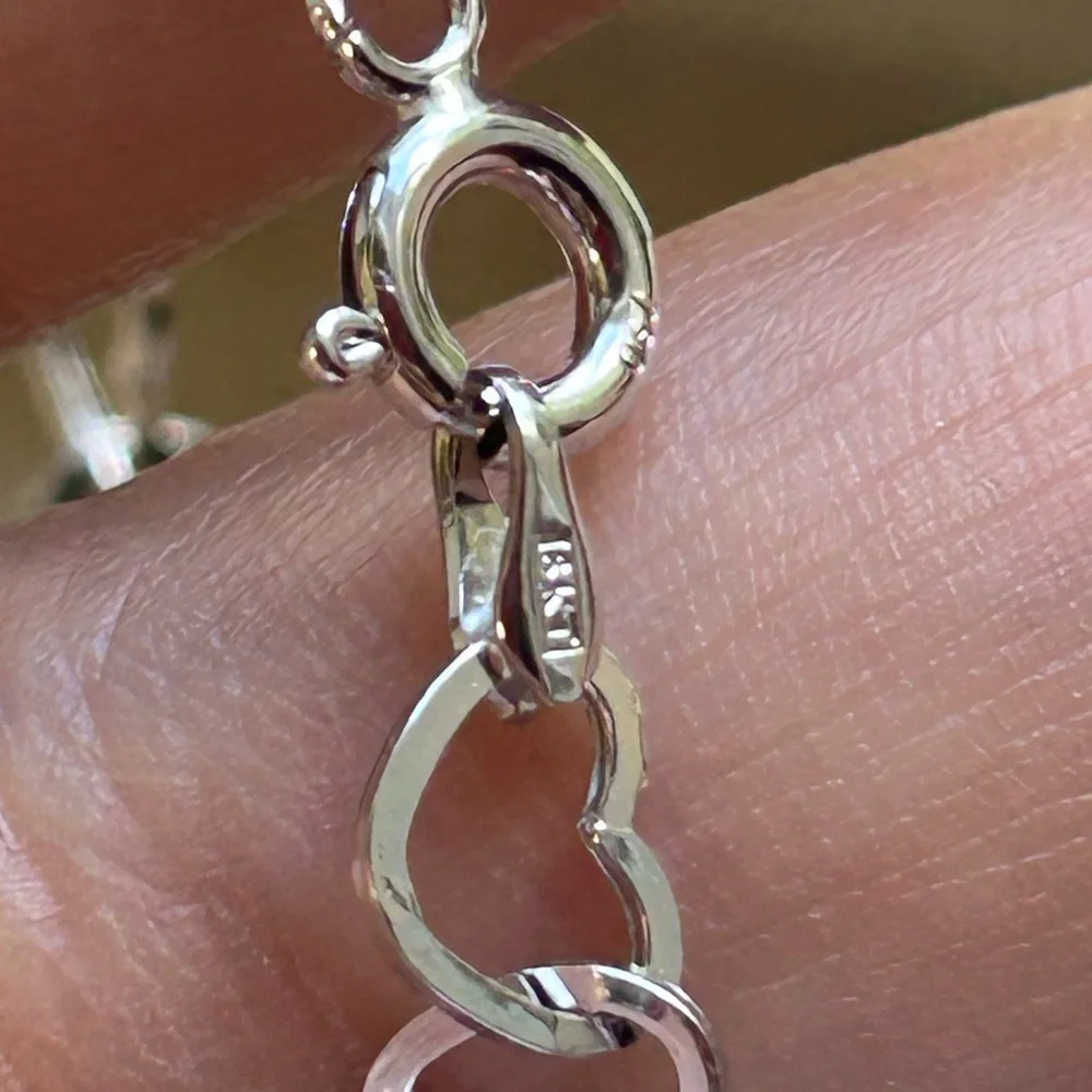 BRANDNEW 18 KARAT WHITE GOLD HEART CHAIN NECKLACE 20 INCHES - Picture 6 of 6